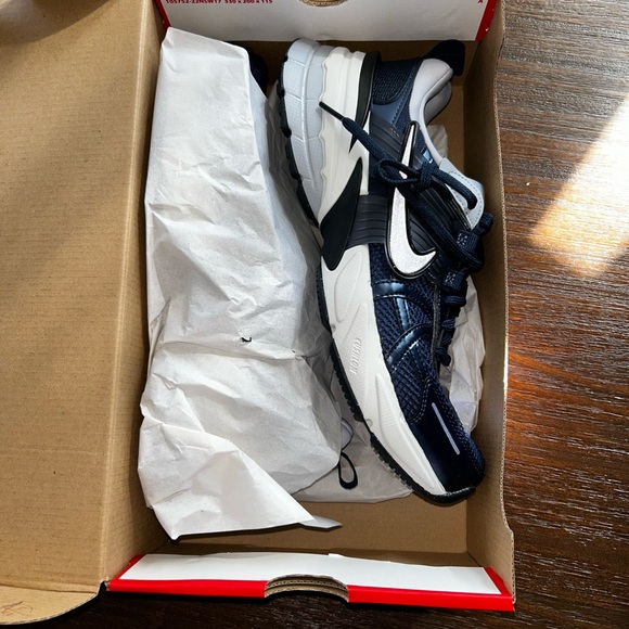 Men’s Nike V2K Run NEW NEVER WORN - Picture 2 of 6